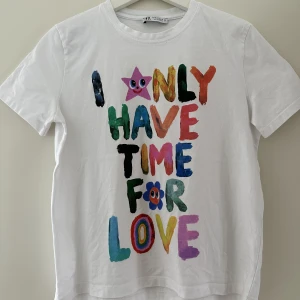 Söt tröja från zara! - Söt t-shirt med text, säljer pga den ej används