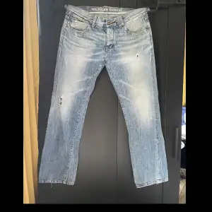 Ljus blå jeans i mycket bra skick från Tommy Hilfiger