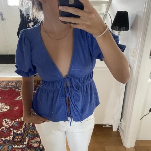 Blå blus💙 - Blå blus, knappt använd! Stl Xs, från Gina💙