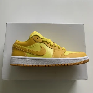 Jordan  - Jordan 1 yellow strike  Storlek 36.5  Oanvända 