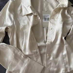 Blus - Blus oanvänd (etiketten kvar)