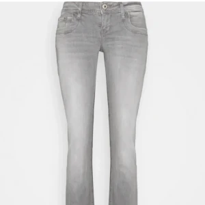 SÖKER LTB JEANS - SÖÖÖKER!!!!!! Ltb jeans, modellen Valerie, i strl 24-25/32-34!💞💞 Helst gråa men andra färger kan också vara intressant💞 Hör gärna av er!