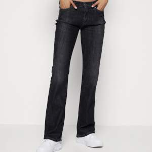 Superfina Lågmidjade gråa/svarta jeans från Tommy hilfiger❣️Aldrig använda då de inte passar mig🥰