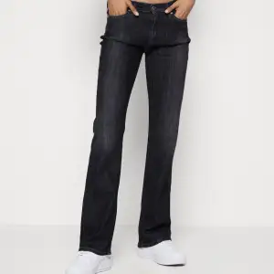 Superfina Lågmidjade gråa/svarta jeans från Tommy hilfiger❣️Aldrig använda då de inte passar mig🥰