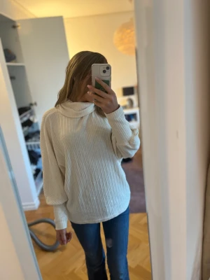 Tröja - Jätte mysig halvstickad tröja, kommer ej till användning så säljer då. 