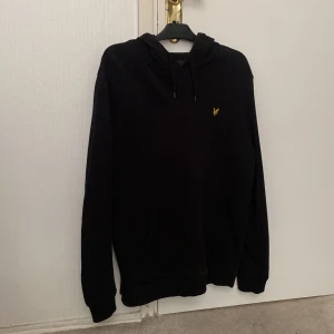 Lyle & Scott hoodie  - Använd fåtal gånger org pris 1000