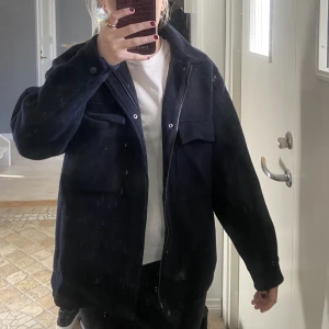 Jacka  - Säljer min jättefina jacka från zara som inte är mycket använd. Säljer för 550 + frakt❤️( jag är 162) 