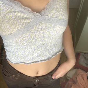 Blommigt linne - blommigt linne från hm❤️ säljer pga för liten :)