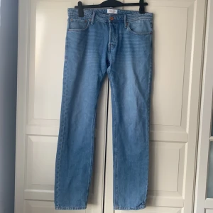 Jack & Jones jeans - Comfort/Mike jeans i storlek 33/34. Knappt använda.