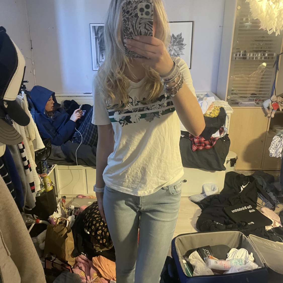 V-ringad tröja med tryck - 90