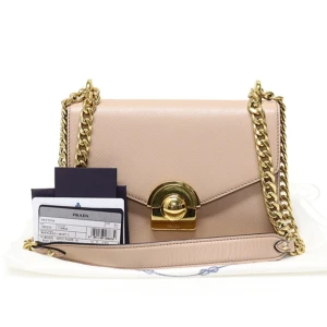 Prada väska - 100% originalväska som jag köpte för ett år sedan från vestiaire