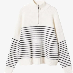 Randig tröja  - Säljer den här fina tröjan från mango då jag inte använder den längre💗tröjan är i bra skick