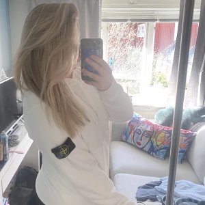 Stone Island  - Säljer nu min stone island hoodie i storlek S som har blivit för liten!!💗 pris kan diskuteras. äkta såklart