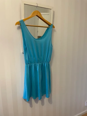Blå klänning storlek L - Fin!