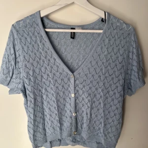 Tunn tröja - Använd fåtal gånger, i fint skick