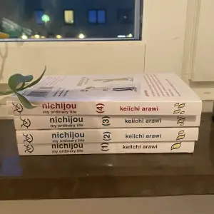Rensar bokhyllan. 4 volymer av nichijou på engelska. Böckerna är i gott skick. Allt eller inget. Säljer även Naruto manga i en annan annons om intresserad