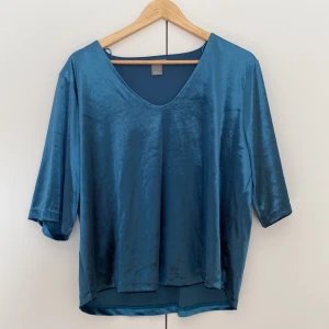 Tröja, sammetsaktig - Tröja från Lindex i fint skick! Storlek M, passar även L:) 