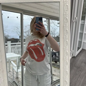 Rolingstones t-shirt - Super fin roling Stones t-shirt i fint skick!! 💕💕💕 Betal via Swish, kund står för frakt:) Mötas: Linköping, Motala, Borensberg💕
