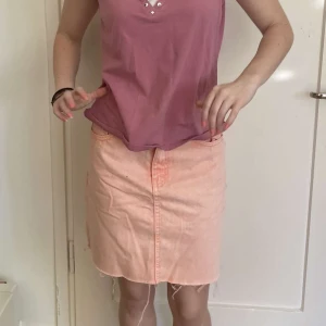 Kjol - Jättefin sommar kjol, jag knappt använt då jag inte har så många toppar som passar.