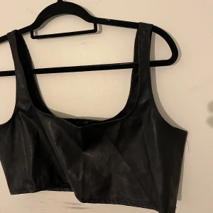 Croppad skinntopp - Bra skick