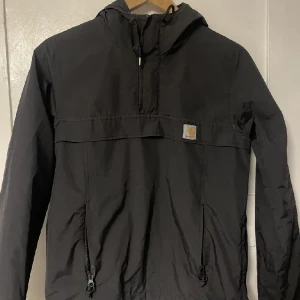 Carhartt jacka - Säljer denna Carhartt Anorak jacka då den tyvärr är för liten för mig. 