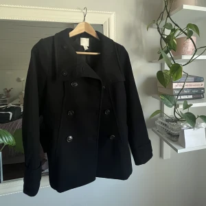 Jacka  - Tunn vårjacka från H&M i bra skick.