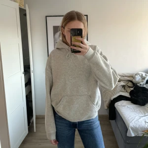 Hoodie - Nästan helt ny hoodie från bikbok🖤🖤