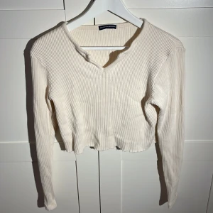 Brandy cropped tröja  - Cropped ribbad tröja från brandy melville