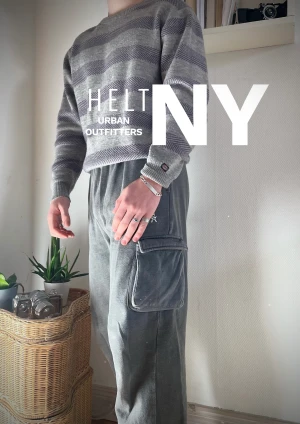 Urban Outfitters som ny - Säljer eftersom jag har en annan som jag gillar mer.  Storlek passar S/M. Skriv om ni har frågor 👍🏼