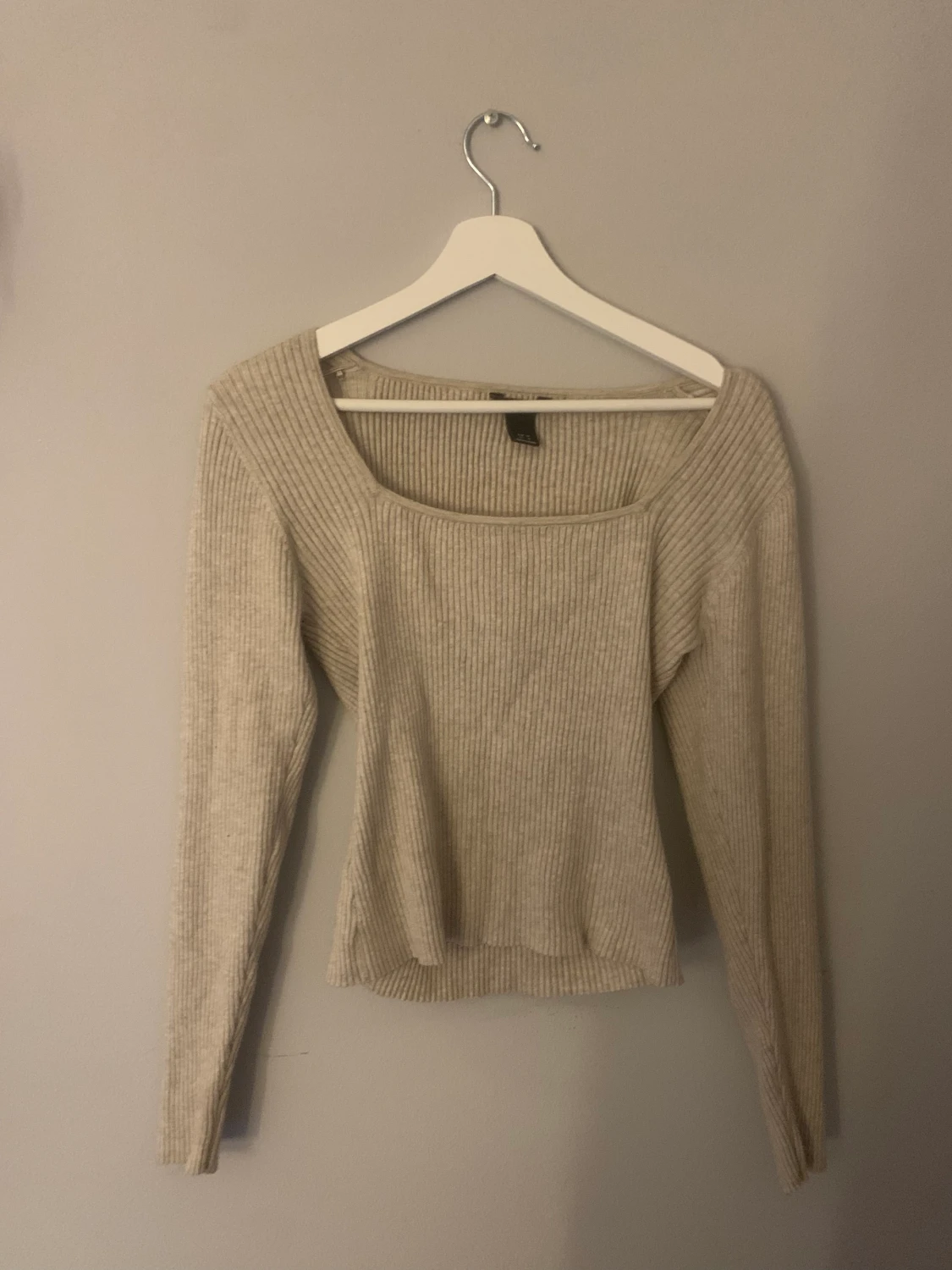 Långärmad beige tröja 