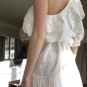 By Malina klänning ❤️‍🔥 - klänning från by malina 💘nypris: 2499 kr helt oanvänd ändats testad!Klänningen heter Clementine 💘 svarar gärna på frågor eller skickar fler bilder ifall det behövs! 💘 skriv privat om du är interesserad 💘 perfekt för student eller skolavslutning!💘