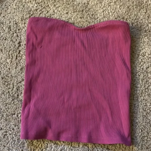 Tub topp - Säljer denna fina tub toppen från Gina tricot då jag inte använder den storlek xxs