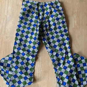 Vintagebyxor - Jättesnygga vintagebyxor i bootcut modell, i strl XS-S 