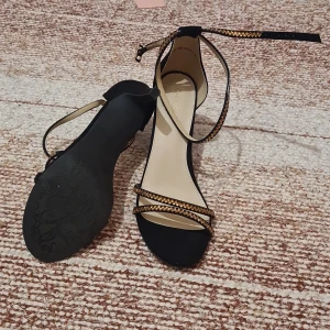 Klackskor - Helt nya aldrig använd då min syster köpte en storlek för stor