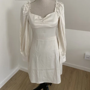 Vit klänning  - Ny