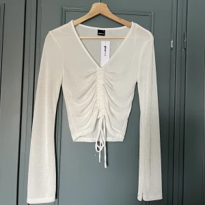 Tröja - Tröja/ blus med skimmer från Gina tricot oanvänd. Storlek 34. 