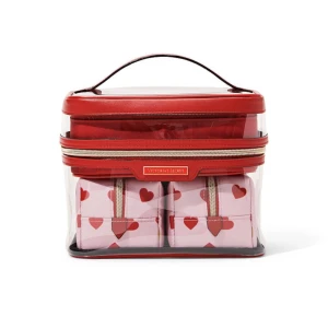 Victoria's secret neccessär - Så snygg neccessär från VS! Oöppnad i sin plast. Råkade beställa 2 och hann inte skicka tillbaka!! Så snygg ich äldkar storleken😍 nypris ca. 670kr