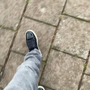 Lanvin skor - Köpta för ca 4000kr, använda i några månader, skick utsidan 9/10, insidan 7/10 har några skavanker men inget som syns vid användning. Om du har fler frågor eller funderingar hör av dig i DM👇OBS !! Köparen står för frakten 