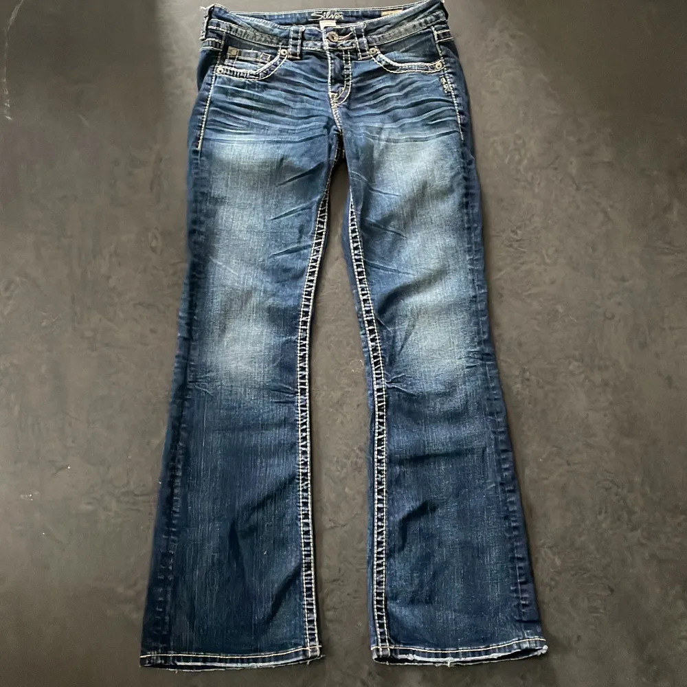 Coola jeans köpta på Urban outfiters i bra skick😎. Jeans & Byxor.