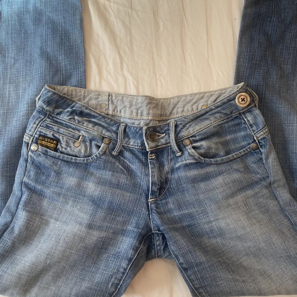 Lågmidjade jeans från g-Star. Säljer pga för stora . Jeans & Byxor.