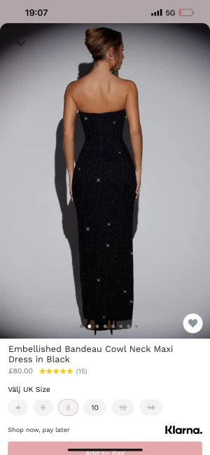 Klänning - Jätte fin och lyxig klänning som kan användas vid många olika tillfällen, använd en gång på bal och är i toppen skick. Inte alls jobbig och man kan röra sig fritt i den