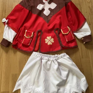 Klee costume - Säljer min systers klee kostym som blivit för liten, den har använts många gånger men är i bra skick. DMa eller kommentera innan du klickar på ”köp nu”