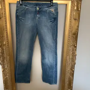 Jeans byxa från Replay waist 30 lengt är32.