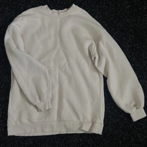 Collage tröja  - En tjock och mysig tröja från Gina tricot. Pris kan diskuteras 