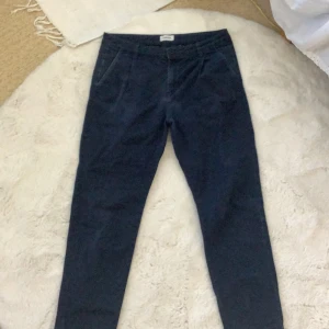Byxor chinos Your Turn stl 32  - Chinos stl 32. Dålig bild. Ska ämdra.  Har många annonser med fri frakt. Se Susanne Heder och Tulta2004. Råkat få två konton. 