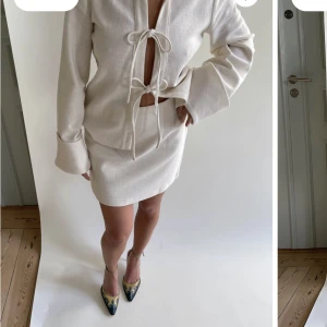 Djerf avenue knyttopp - Säljer denna topp från djerf avenue, perfekt till sommaren. Storlek M. Använd fåtal gånger