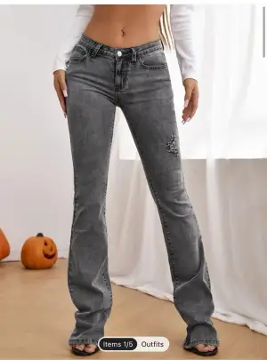 Säjer dessa jeans som var köpta för 269kr säljer för 150kr, då de inte passar mig längre 