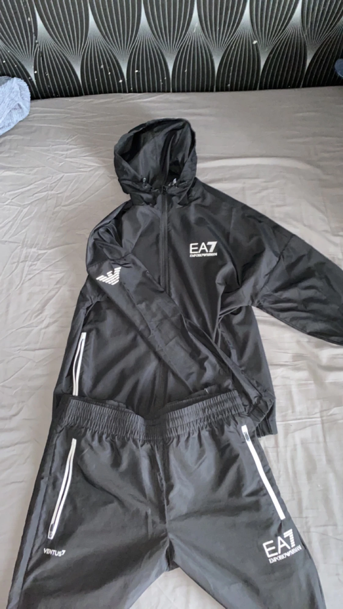 Ea7 tracksuit
