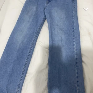 Jeans - Blåa jeans jätte fina och knappt använda