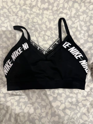 Nike sport bh  - Aldrig använd sport bh från Nike 